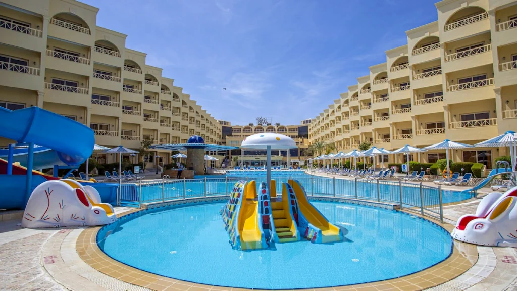 الفندق إيه أم سى رويال - الغردقة